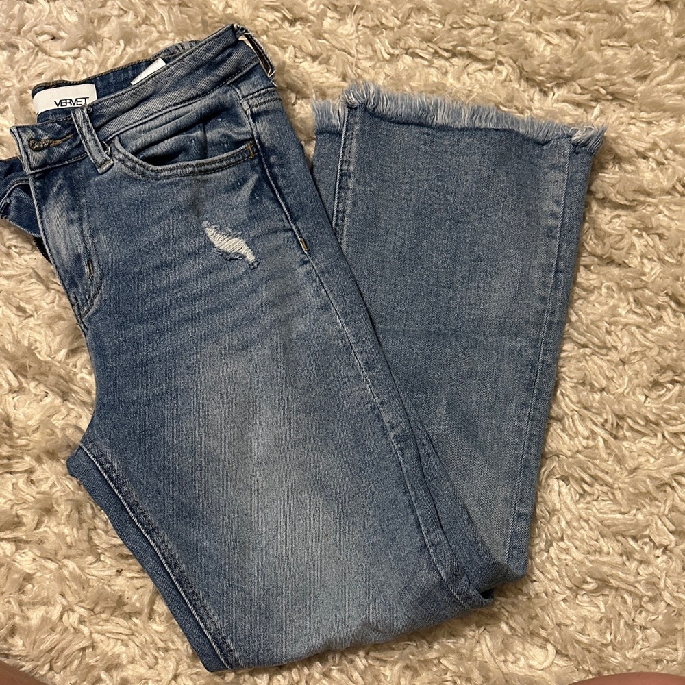 Vervet Women's Distressed Light Blue Cropped Jeans
